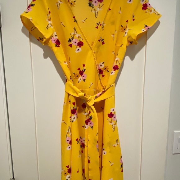 Cute Yellow Sundress - Picture 4 of 8